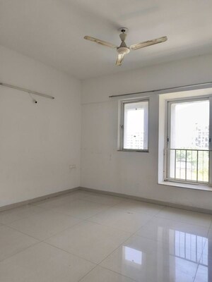 Room in 2 BHK Apartment at Vascon Forest County, Kharadi – for Rent