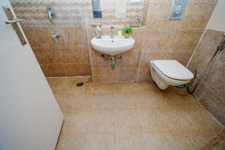 Bathroom, sam-palm-olympia 3 Bedroom 1457 Sq.Ft. Apartment In Sector 16c Greater Noida Greater Noida 10618068
