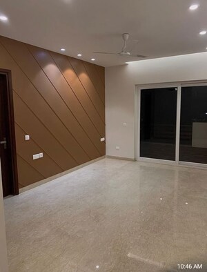 Room in 3 BHK Villa at Nirvana Country – for Rent