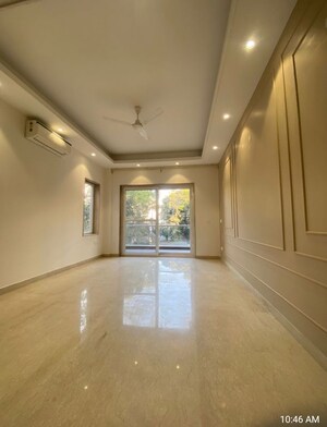 Room in 3 BHK Villa at Nirvana Country – for Rent