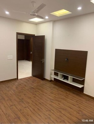 Room in 3 BHK Villa at Nirvana Country – for Rent