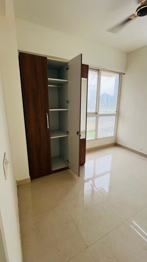 Room in 2 BHK Apartment at Signature Global Prime, Sector 63a – for Rent