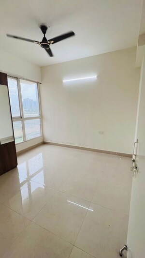 Room in 2 BHK Apartment at Signature Global Prime, Sector 63a – for Rent