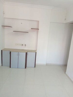 Room in 1 BHK Apartment at Shree Mahavir Darshan, Lower Parel – for Rent
