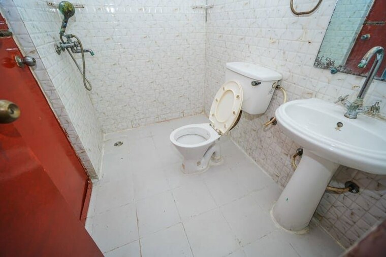 Bathroom, gaur-city-2-16th-avenue 2.5 Bedroom 1205 Sq.Ft. Apartment In Sector 16c Greater Noida Greater Noida 10618111