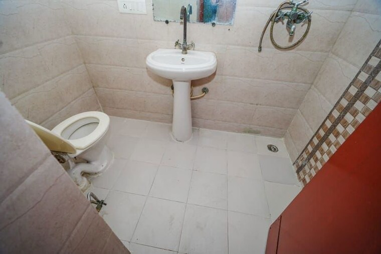 Bathroom, gaur-city-2-16th-avenue 2.5 Bedroom 1205 Sq.Ft. Apartment In Sector 16c Greater Noida Greater Noida 10618111