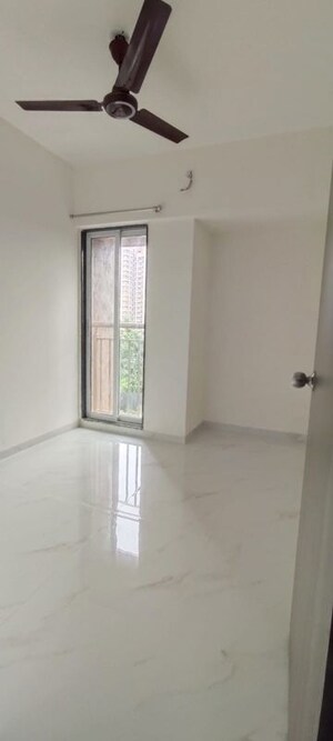 Room in 2 BHK Apartment at Anant Metropolis Insignia Towers, Kasarvadavali – for Rent