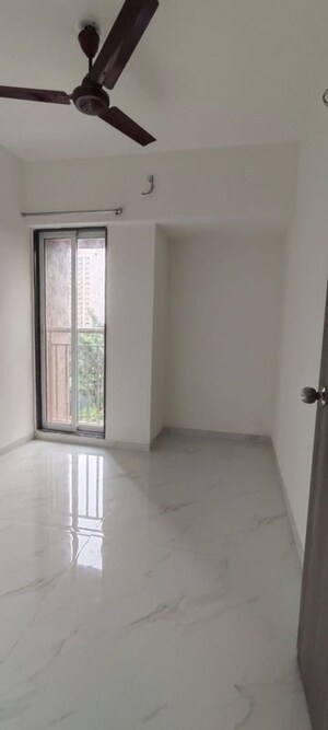 Room in 2 BHK Apartment at Anant Metropolis Insignia Towers, Kasarvadavali – for Rent