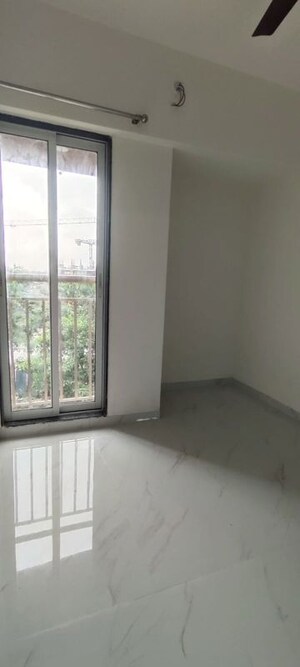 Room in 2 BHK Apartment at Anant Metropolis Insignia Towers, Kasarvadavali – for Rent