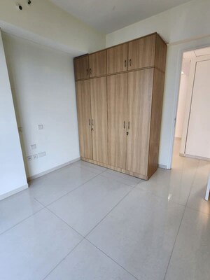 Room in 3 BHK Apartment at Rustomjee Seasons, Bandra East – for Rent