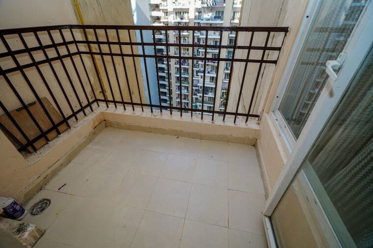 Balcony, ajnara-le-garden 2 Bedroom 995 Sq.Ft. Apartment In Sector 16b Greater Noida Greater Noida 10618135