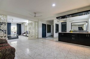 Parking in 3 BHK Independent House at Sainik Farm – for Rent