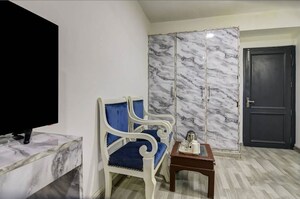 Furnished Amenities in 3 BHK Independent House at Sainik Farm – for Rent