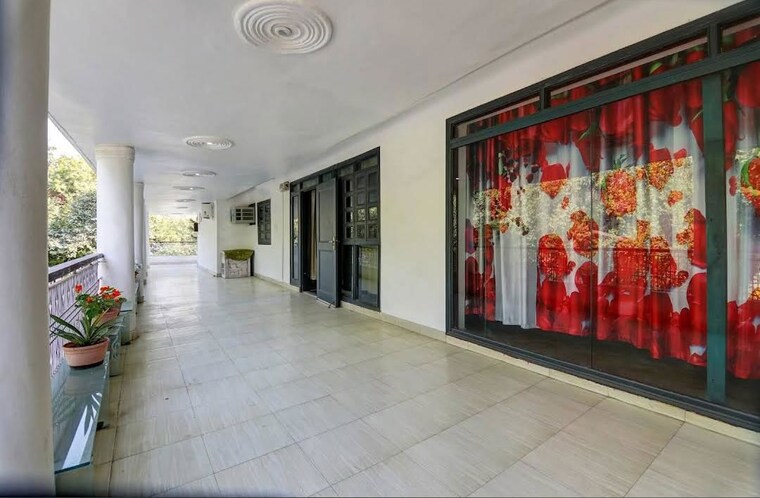 Room, sainik farm 3 Bedroom 2700 Sq.Ft. Independent House In Sainik Farm Delhi 10618144