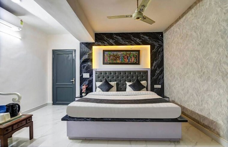 Bedroom, sainik farm 3 Bedroom 2700 Sq.Ft. Independent House In Sainik Farm Delhi 10618144