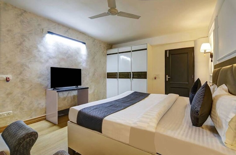 Bedroom, sainik farm 3 Bedroom 2700 Sq.Ft. Independent House In Sainik Farm Delhi 10618144