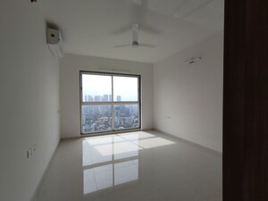 Room in 3 BHK Apartment at Runwal Nirvana, Parel – for Rent