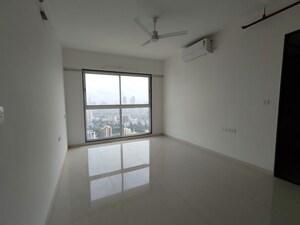Room in 3 BHK Apartment at Runwal Nirvana, Parel – for Rent