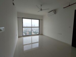 Room in 3 BHK Apartment at Runwal Nirvana, Parel – for Rent