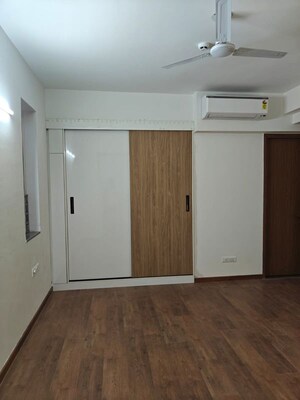 Room in 2 BHK Apartment at Godrej Woods, Sector 43 – for Rent