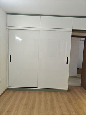 Room in 2 BHK Apartment at Godrej Woods, Sector 43 – for Rent