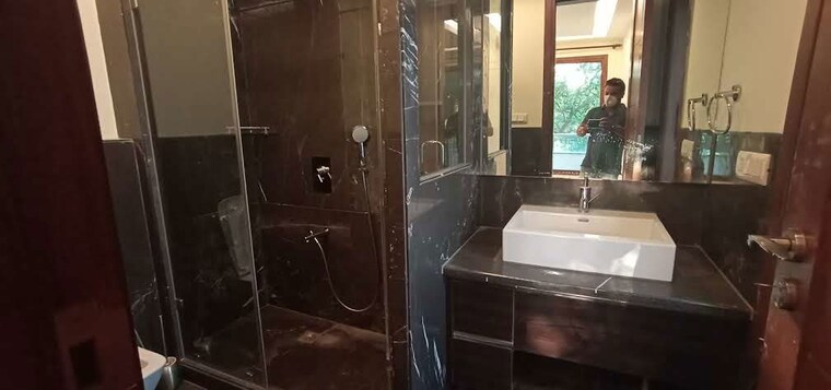 Bathroom, vasant vihar 4 Bedroom 3500 Sq.Ft. Builder Floor In Vasant Vihar Delhi 10618152