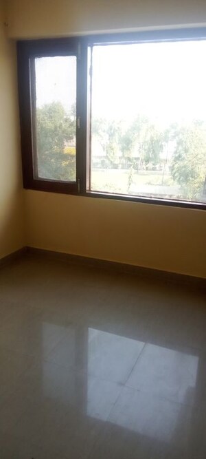 Room in 3.5 BHK Apartment at Apex Green, Sector 8 – for Sale
