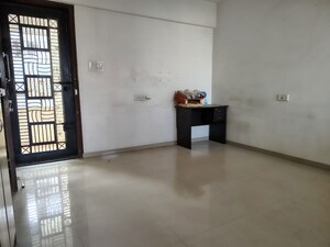 Room in 2 BHK Apartment at Raichandani Megha Terrace CHS, Aundh – for Rent