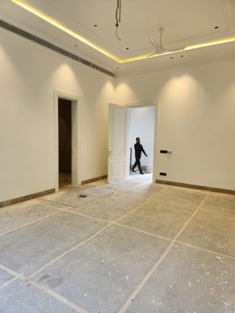Room, dera village 6 Bedroom 2500 Sq.Yd. Independent House In Dera Village Delhi 10618154