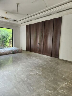 Room in 6 BHK Independent House at Dera Village – for Sale