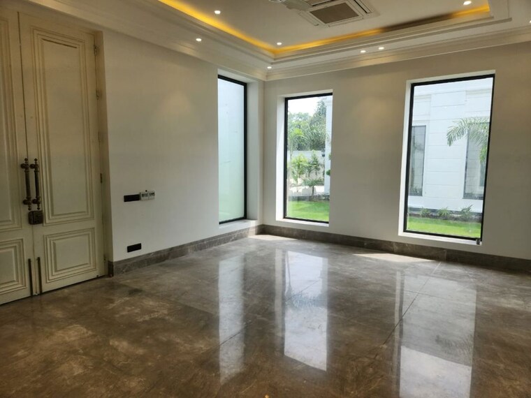 Room, dera village 6 Bedroom 2500 Sq.Yd. Independent House In Dera Village Delhi 10618154