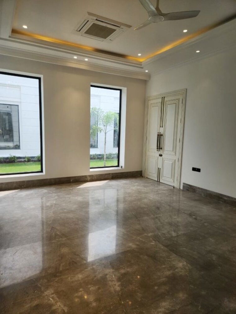 Room, dera village 6 Bedroom 2500 Sq.Yd. Independent House In Dera Village Delhi 10618154