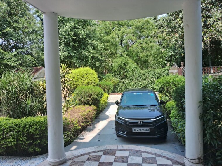  Parking, sainik farm 4 Bedroom 4500 Sq.Ft. Villa In Sainik Farm Delhi 10618153