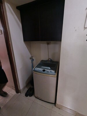Furnished Amenities in 2 BHK Apartment at Spring Leaf 6 CHS, Kandivali East – for Rent