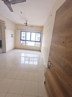 Room in 1 BHK Apartment at Nabard Nagar, Kandivali East – for Rent