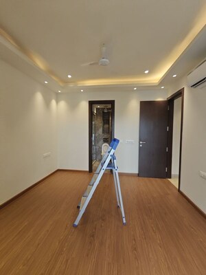 Room in 4 BHK Builder Floor at Sector 45 – for Rent