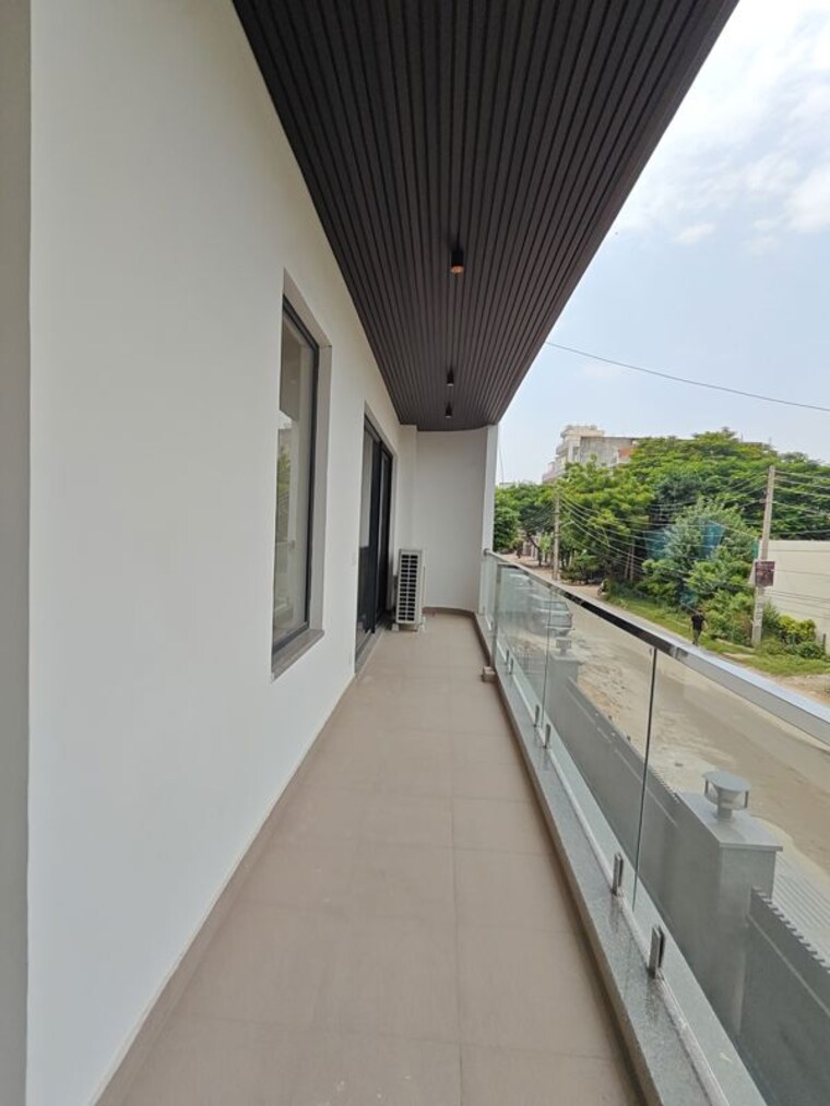 Balcony, sector 45 4 Bedroom 342 Sq.Yd. Builder Floor In Sector 45 Gurgaon 10618168
