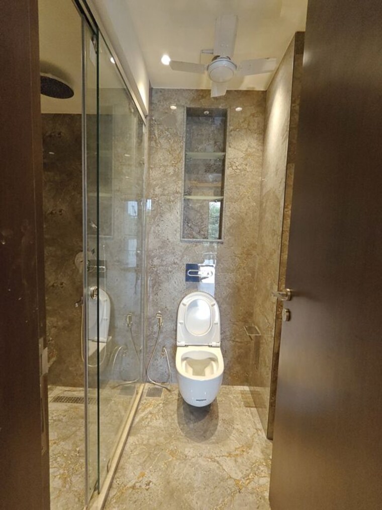 Bathroom, sector 45 4 Bedroom 342 Sq.Yd. Builder Floor In Sector 45 Gurgaon 10618168
