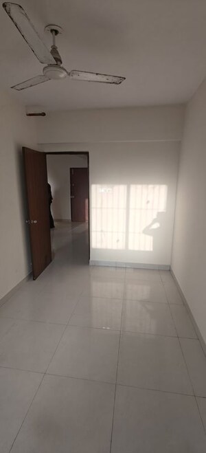 Room in 1 BHK Apartment at Sanghvi Evana, Worli – for Rent