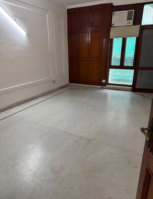Room in 3 BHK Builder Floor at Pamposh Enclave – for Rent