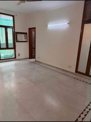 Room in 3 BHK Builder Floor at Pamposh Enclave – for Rent