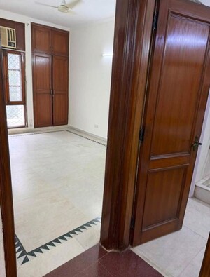 Room in 3 BHK Builder Floor at Pamposh Enclave – for Rent