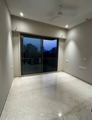 Room in 3 BHK Apartment at Pardis Shangrila, Bandra West – for Sale