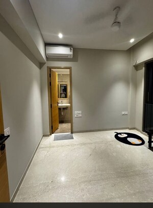 Room in 3 BHK Apartment at Pardis Shangrila, Bandra West – for Sale