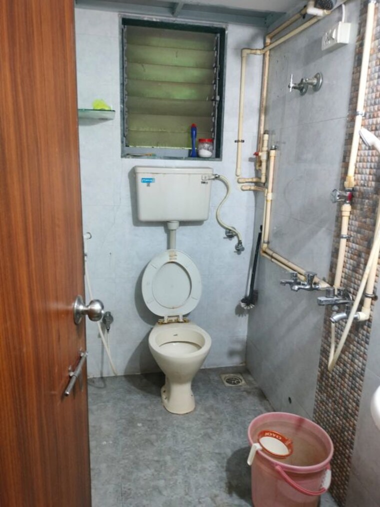 Bathroom, sita-vihar-chs 2 Bedroom 700 Sq.Ft. Apartment In Naupada Thane 10618311