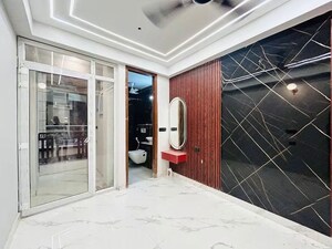 Parking in 1 BHK Builder Floor at Saket – for Rent