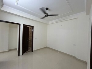 Room in 1 BHK Builder Floor at Saket – for Rent