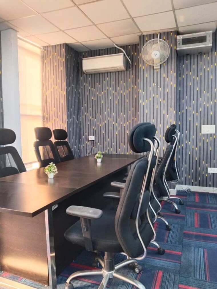 Gym, sector 16 Commercial Office Space in IT/SEZ 3500 Sq.Ft. In Sector 16 Noida 10618367