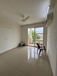 2 BHK + Extra Room Apartment For Rent in Omaxe The Resort