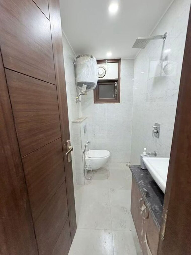 Bathroom, saket 2 Bedroom 1000 Sq.Ft. Builder Floor In Saket Delhi 10618411